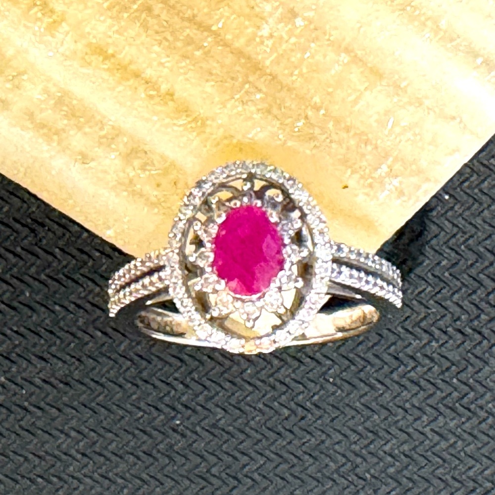 14 karat 0.82 diamond and ruby ring